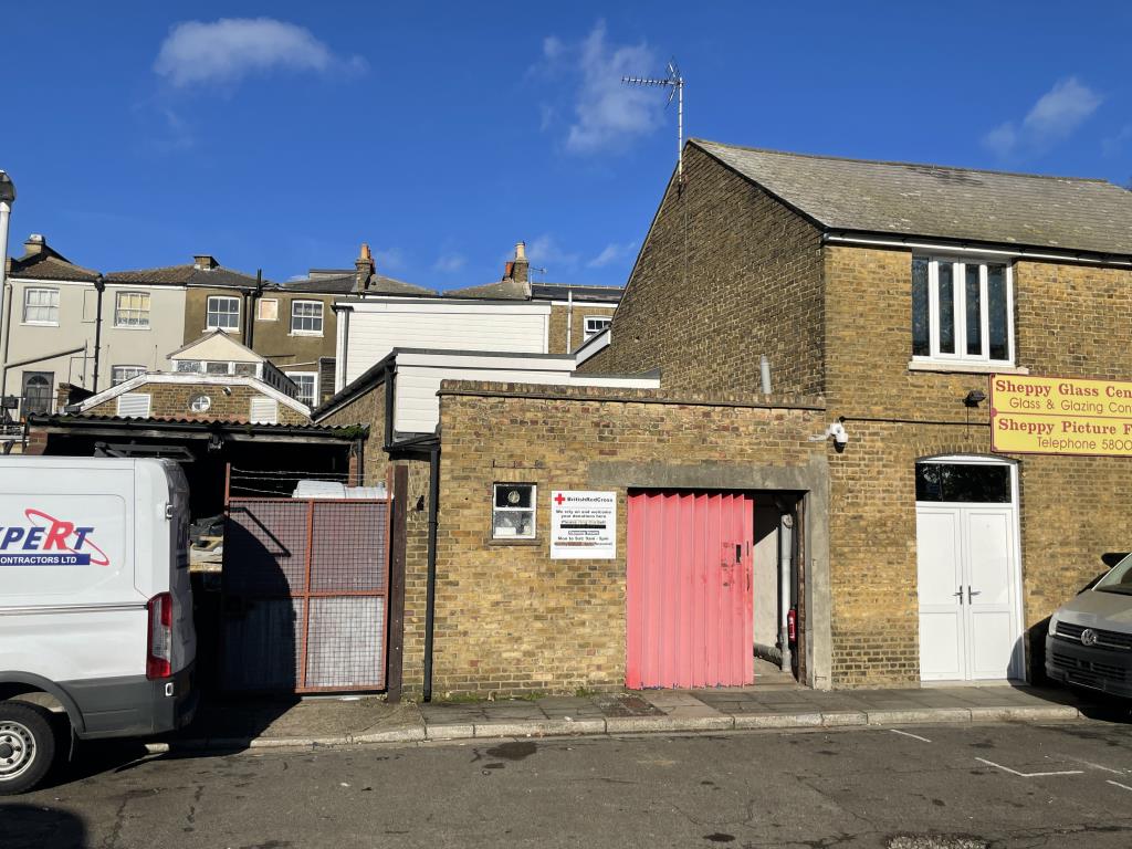 Lot: 54 - TOWN CENTRE COMMERCIAL INVESTMENT WITH FUTURE POTENTIAL -